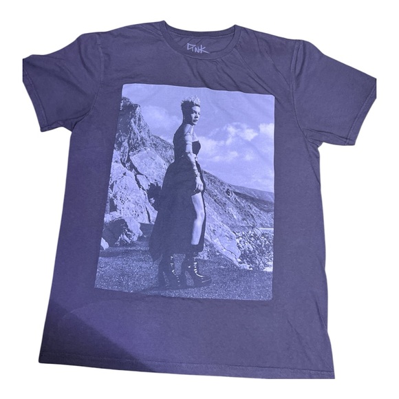 Dresses & Skirts - PINK Graphic Print T-Shirt